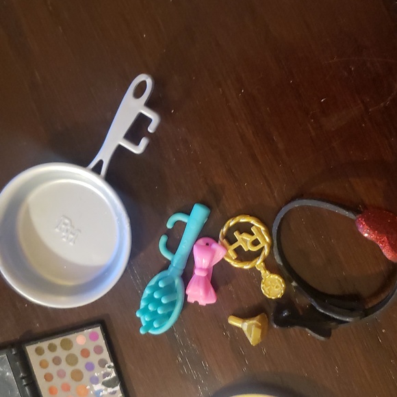 Rainbow High accessories  bundle - Picture 2 of 3